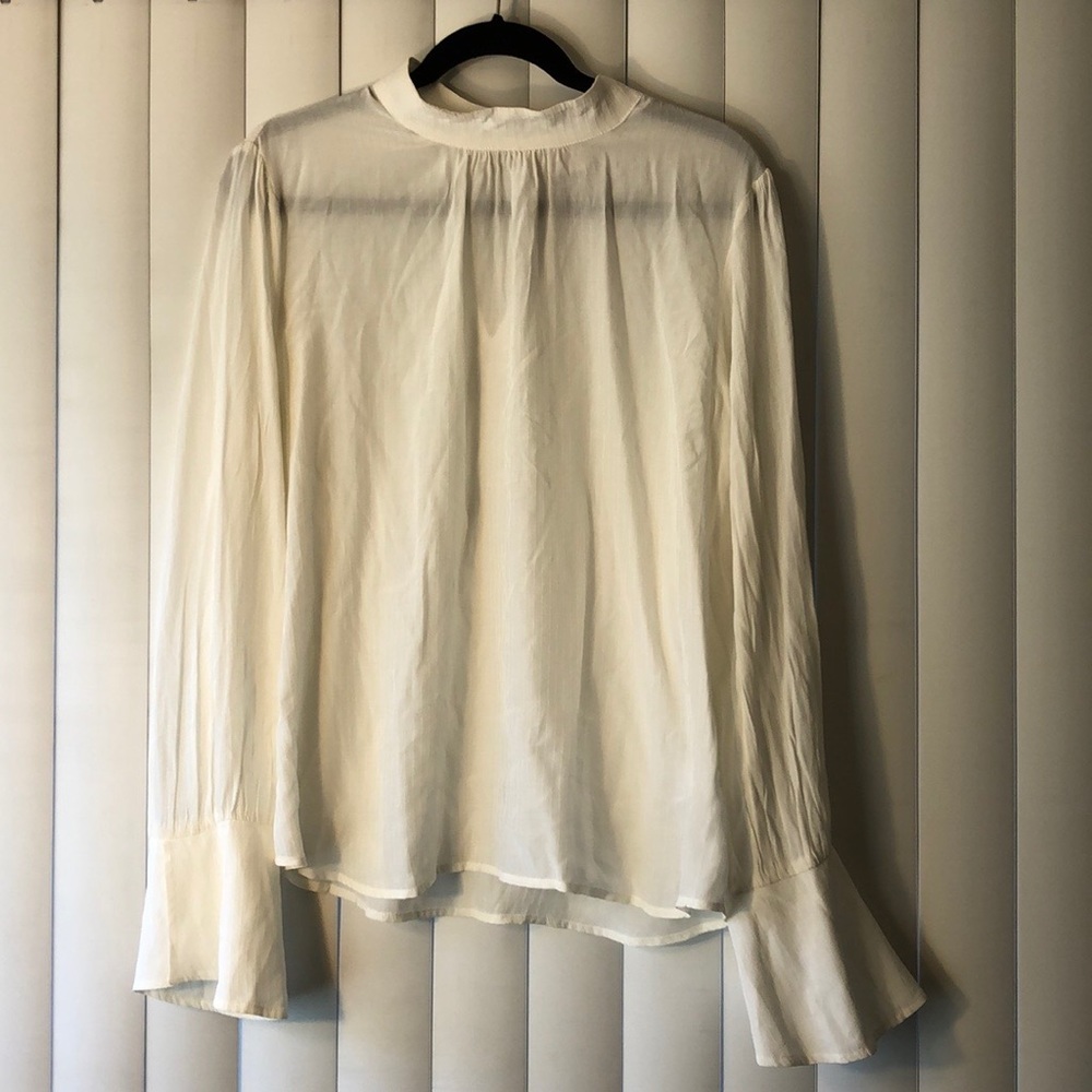 White long sleeve blouse